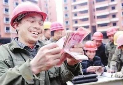 #农民种地收入能和拿工资的人比吗?#
农民收入按年计算，按现在粮食价格，去除收种