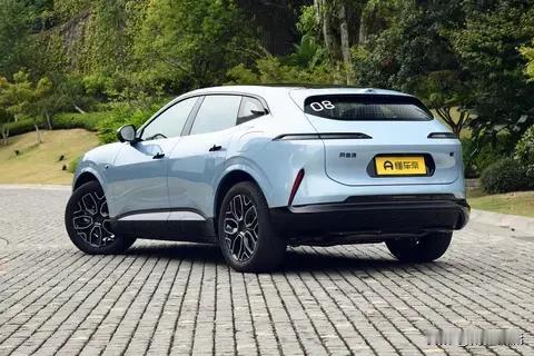 25万级新能源SUV闭眼冲！试驾2026款阿维塔07后，彻底明白它为啥是实力担当