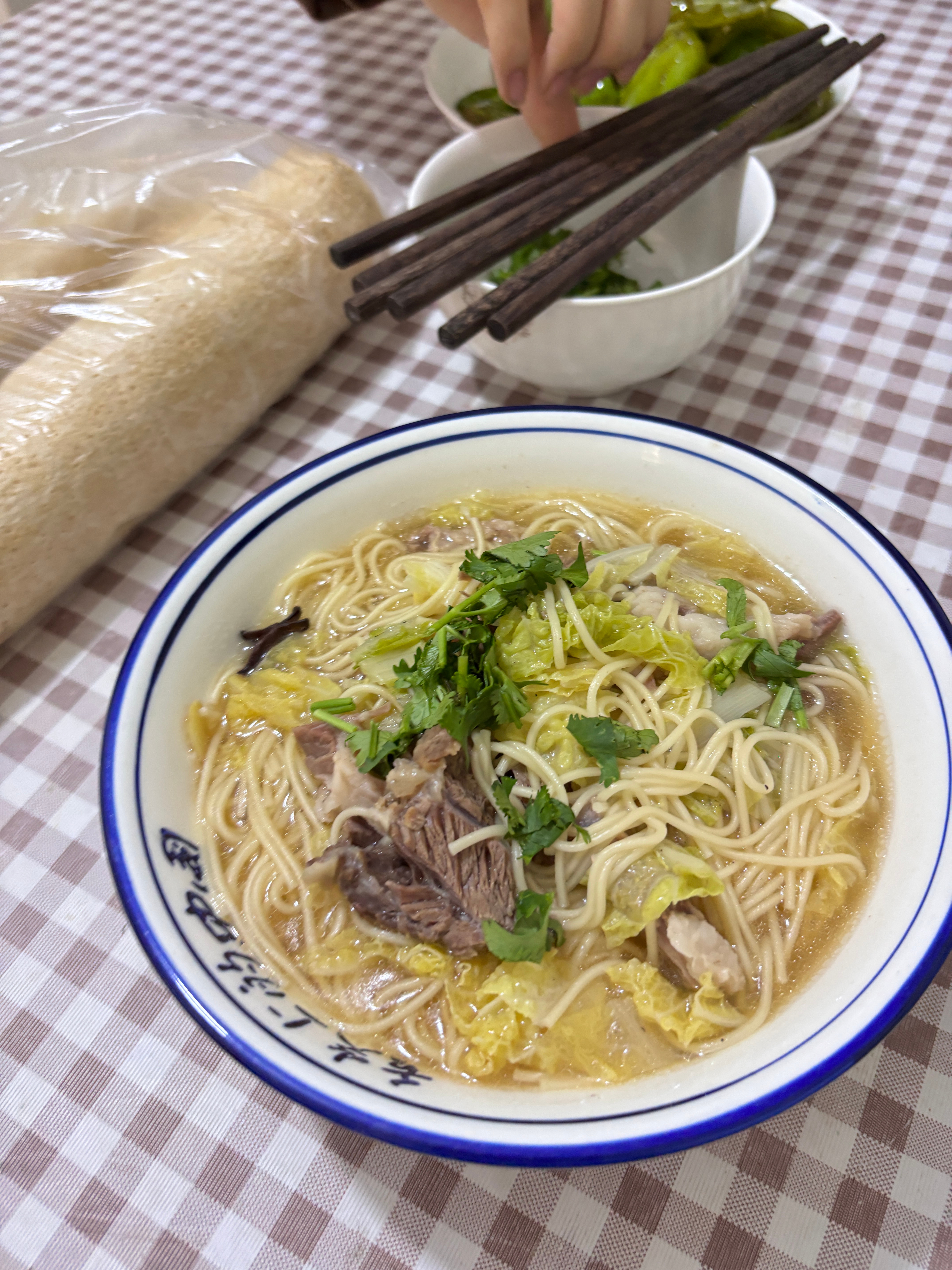 忙里偷闲回家了两天[春游家族]陪爸爸和干爹都过了父亲节一起聚了餐 想吃妈妈做的羊