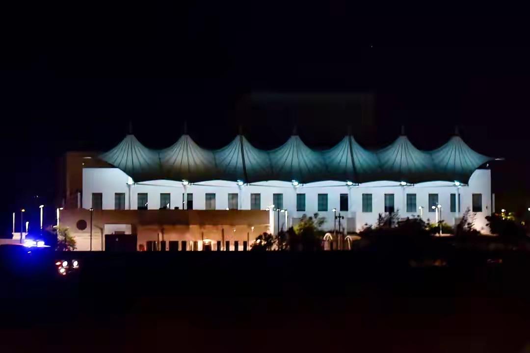 3月3日凌晨，美国驻沙特大使馆突发起火事件。一声巨响过后，火焰迅速蔓延开来。有消