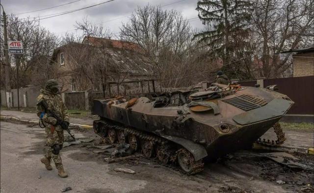 一晃四年过去了，俄罗斯人和乌克兰人还在血腥厮杀，这是一场死人比抗美援朝战争还要多