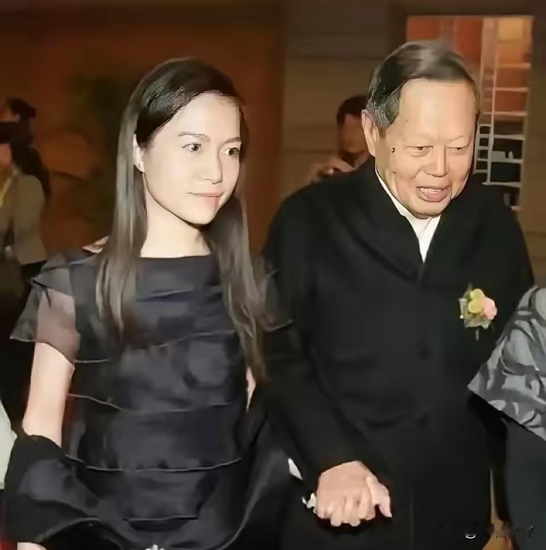 49岁的翁帆
未来可能有3条路可以选择
第一：重新找一个，生一个自己的孩子，有人
