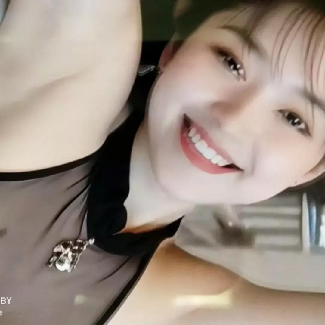 玉颜笑靥如花，清风拂面生香。她笑靥如花 玉娇颜 玉颜 玉颜轻纱 淡雅笑靥 温婉生