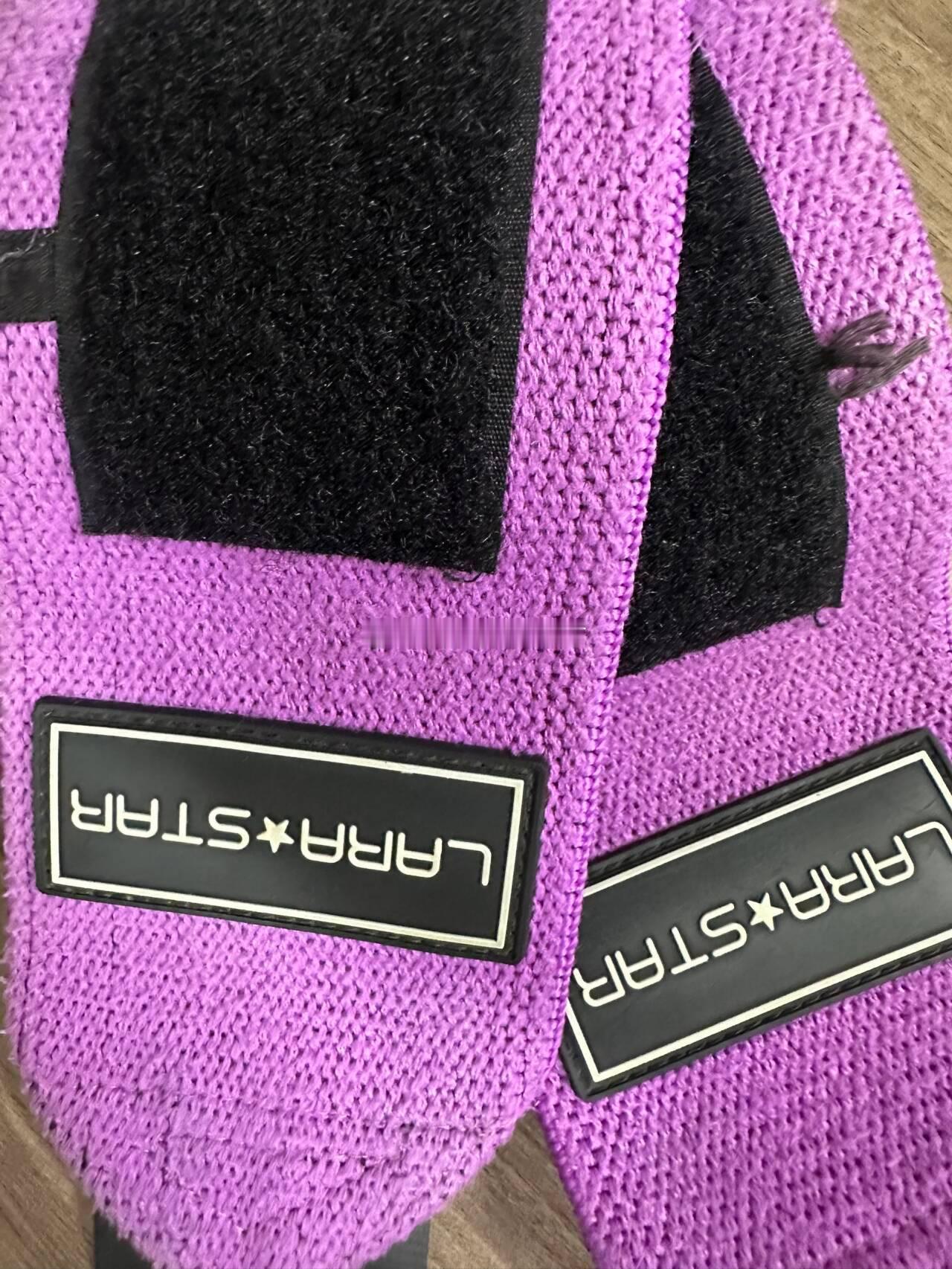 陪了我好几年的护腕，有一段时间没用了，刚从一堆文件夹下面翻出来最近感到身上多了不