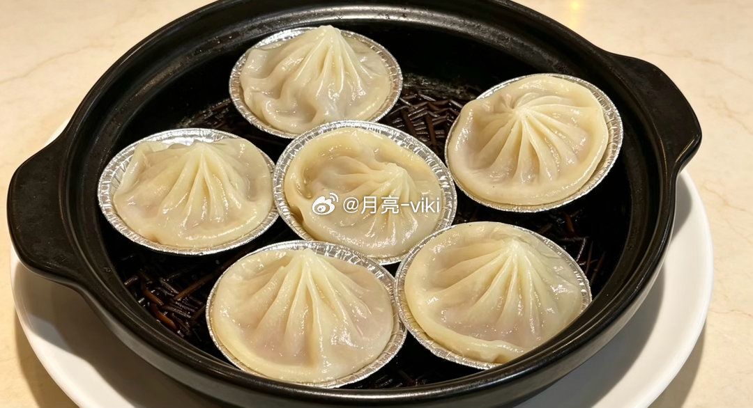 岑先生[超话]  早间碳水快乐一笼汤包，一盘炒饭，吃饱才有力气出发🌞 ​​​