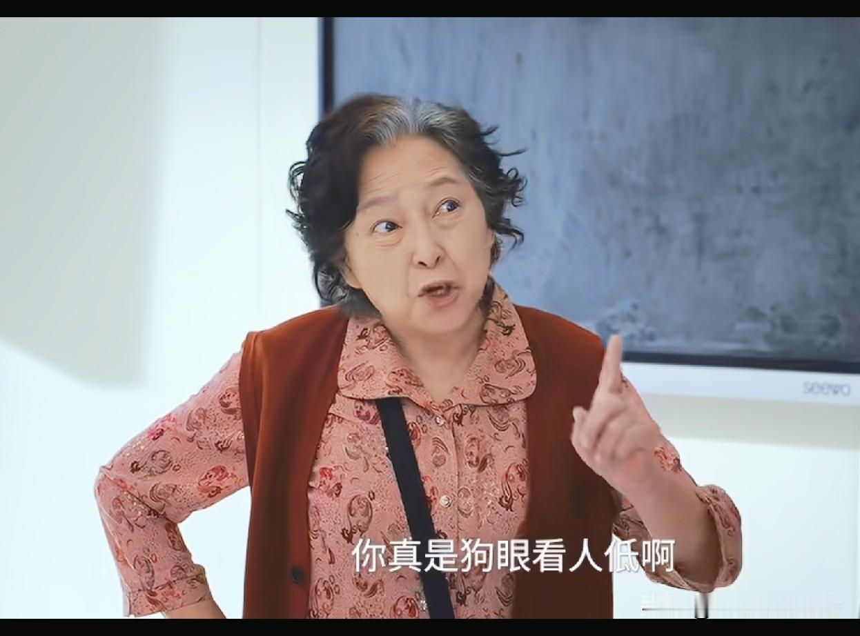 悬疑喜剧《迷墙》中，文一彤（任素汐饰）怎么也没想到，自己的婆婆孙兰英（方芳饰）居