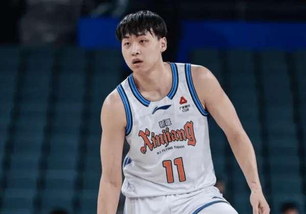 齐麟昨晚与天津男篮的比赛中，有全队最多的四个失误（多为传球失误），在最后时刻又瞎