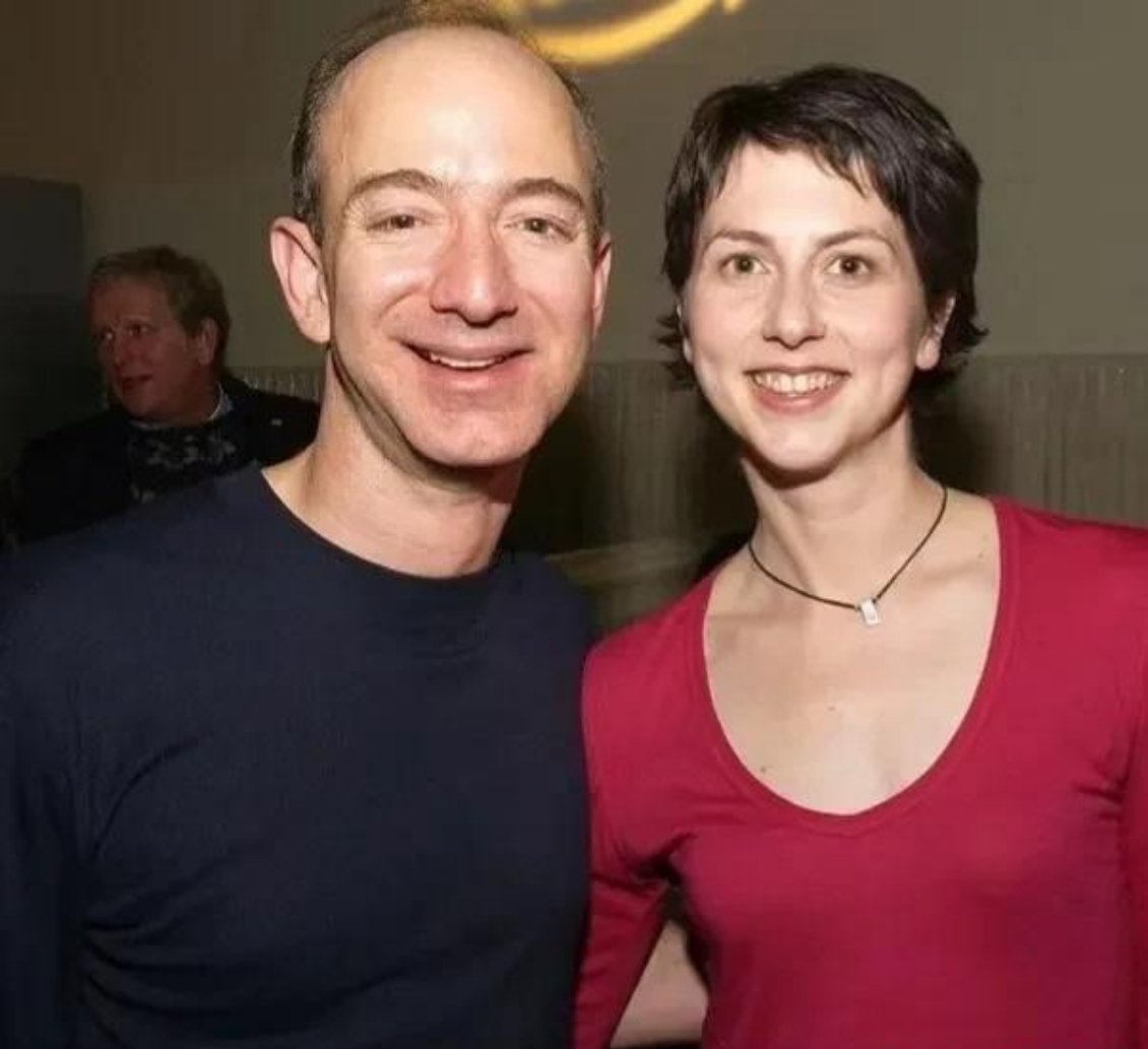 贝索斯估计是前期的情感路太顺了，因为他一上来就遇到个特别好的麦肯齐，所以他后期不