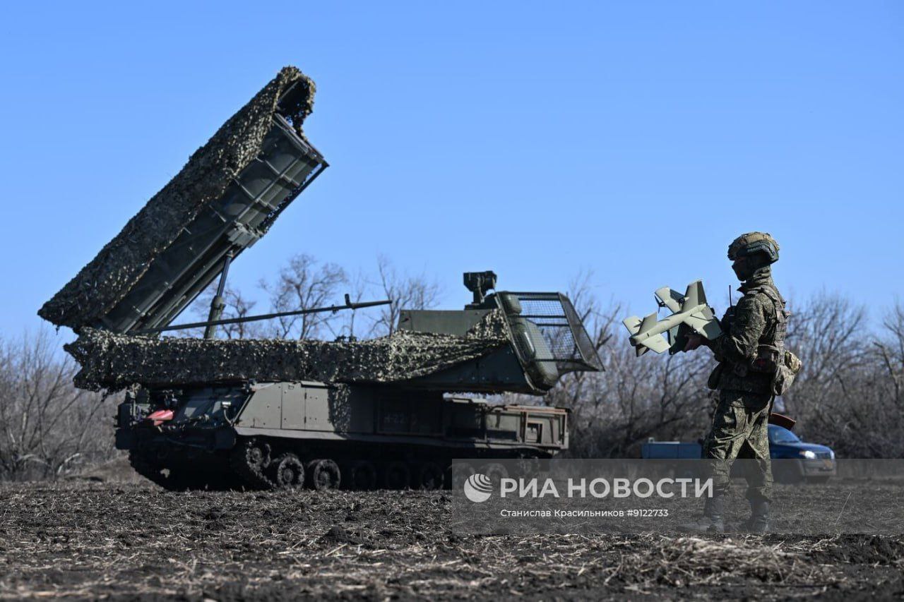 俄军山毛榉-M3中程防空导弹的反无人机掩护小组：单兵手持："圣诞树"（Елка）