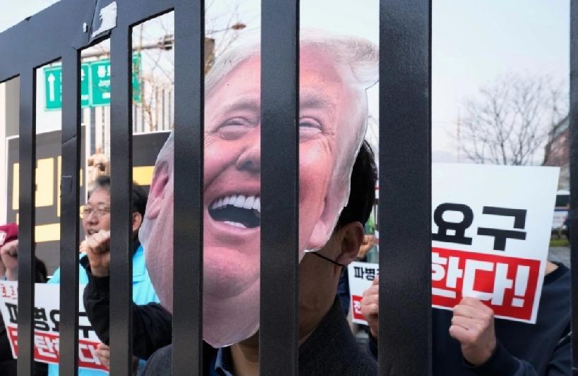 阿曼外长巴德尔·阿布赛迪在《经济学人》杂志发表评论文章，警告“美国已失去对其外交