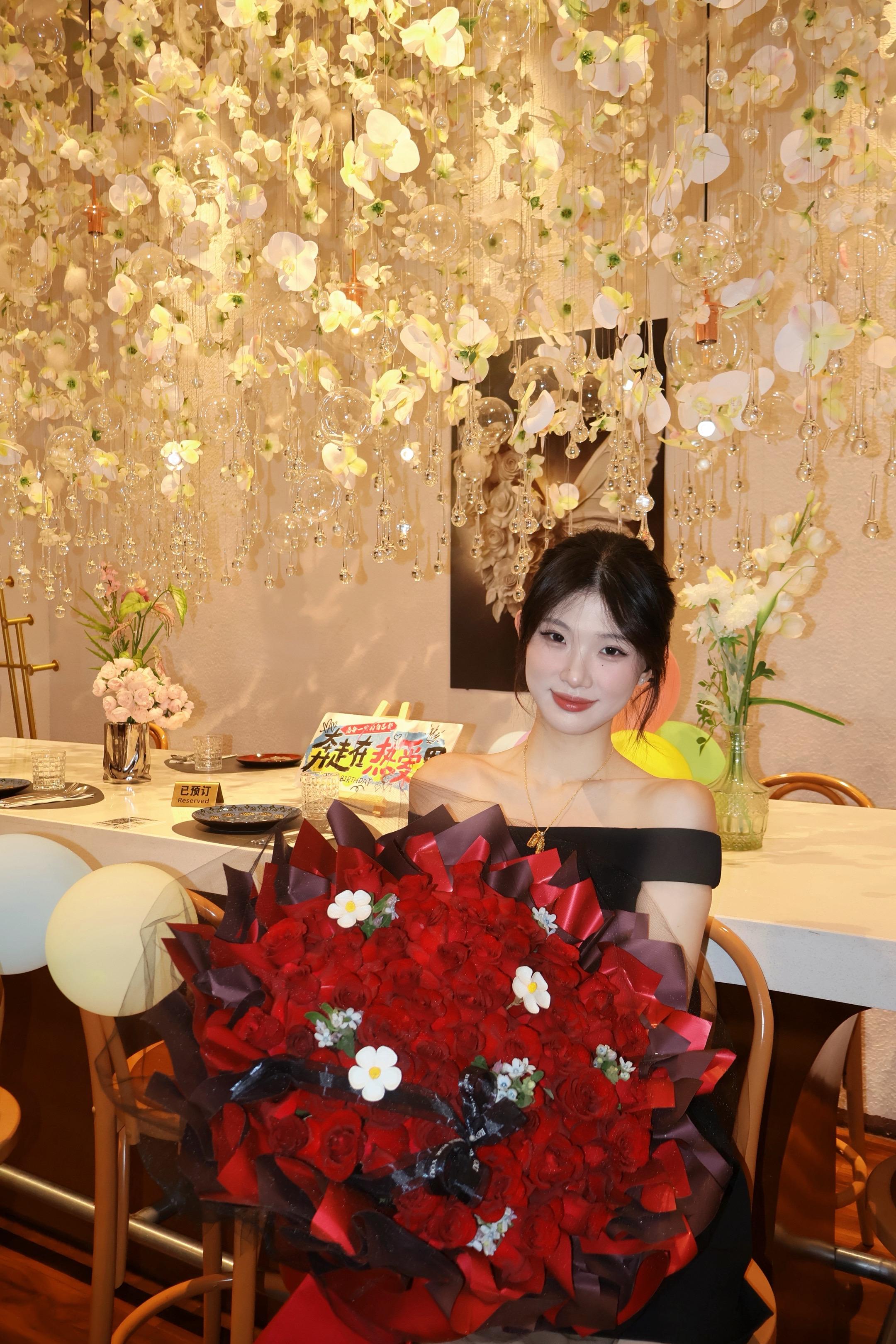 生日快乐呀🎂。没有许生日愿望 因为命好的女孩会一直幸福漂亮