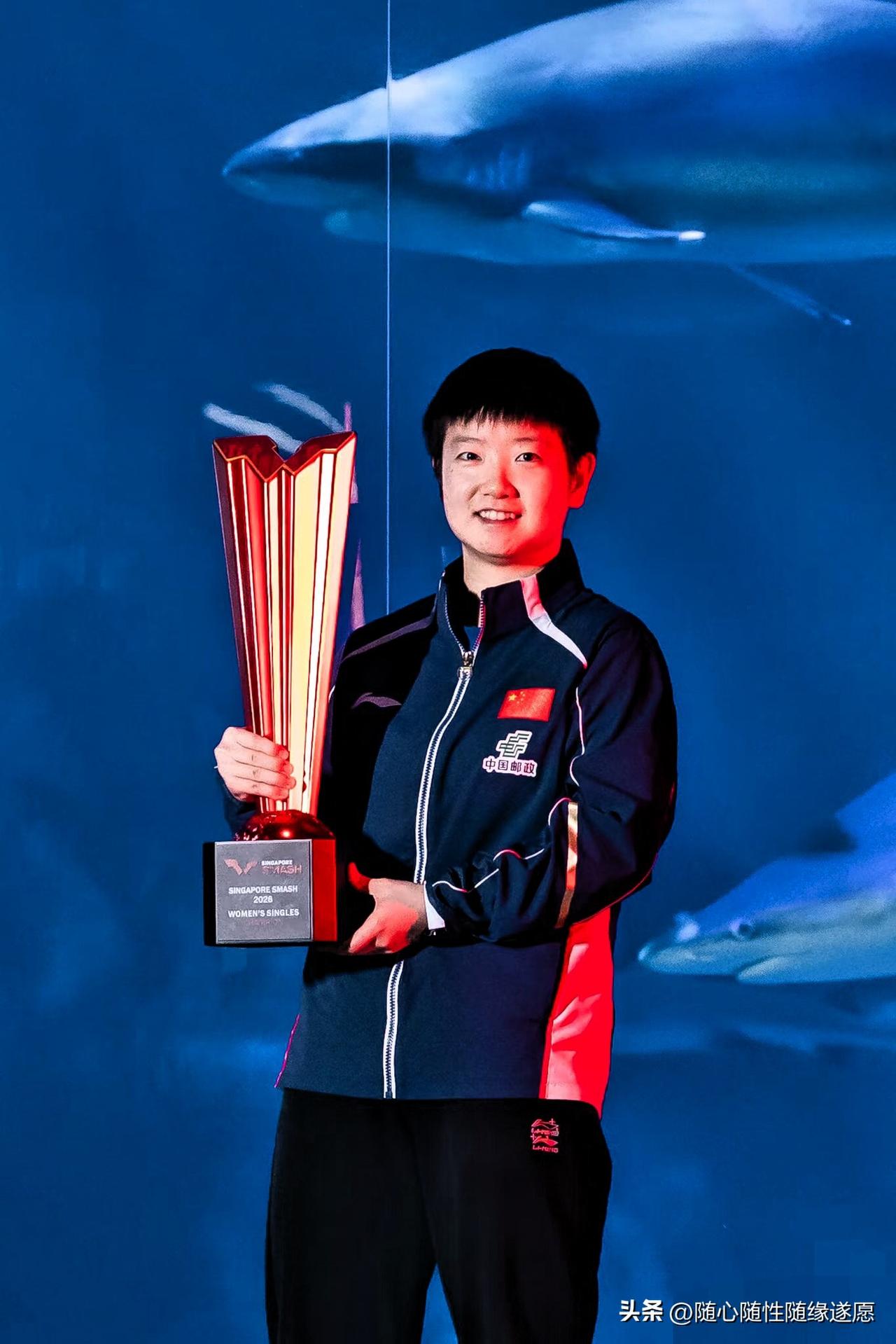 一张又一张的城市宣传照，一张又张的冠军合照，你拍她拍都精彩，严肃随意都上镜！
