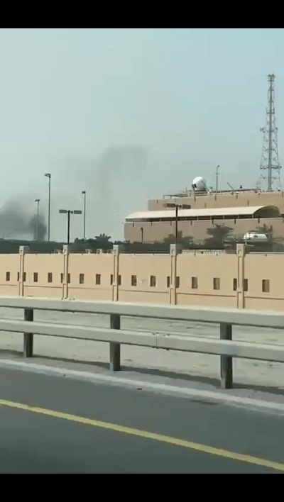 伊朗导弹准确命中巴林的美国海军基地，场面很壮观。
这次伊朗反击速度是比较快的。这