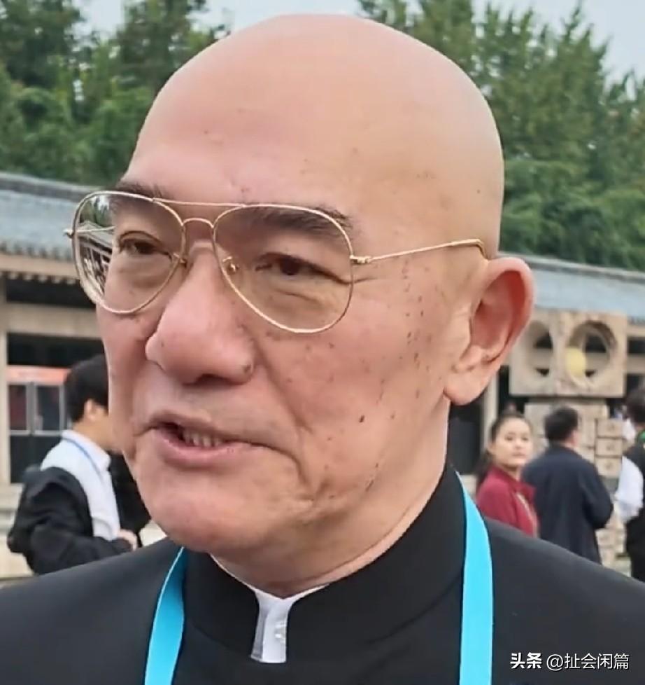 王绘春可以说是演孔子的专业户，早年间电视剧《孔子》，他就凭借这一角色一举成名，儒