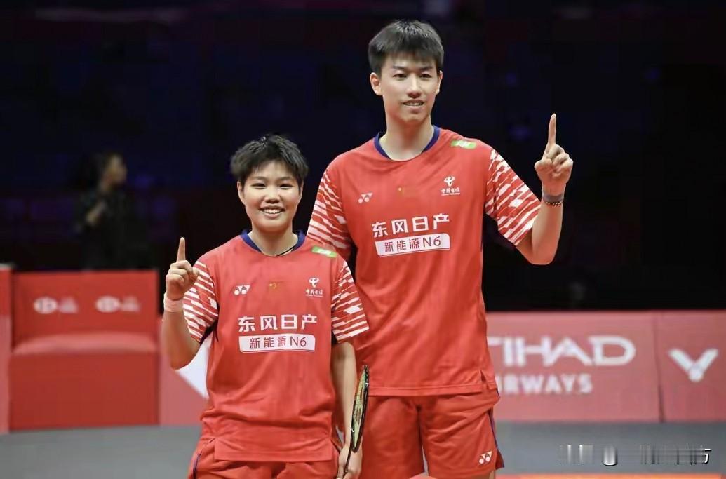 在杭州进行的世界羽联总决赛今天进入各单项半决赛，截至目前，中国队除女双爆冷输球外