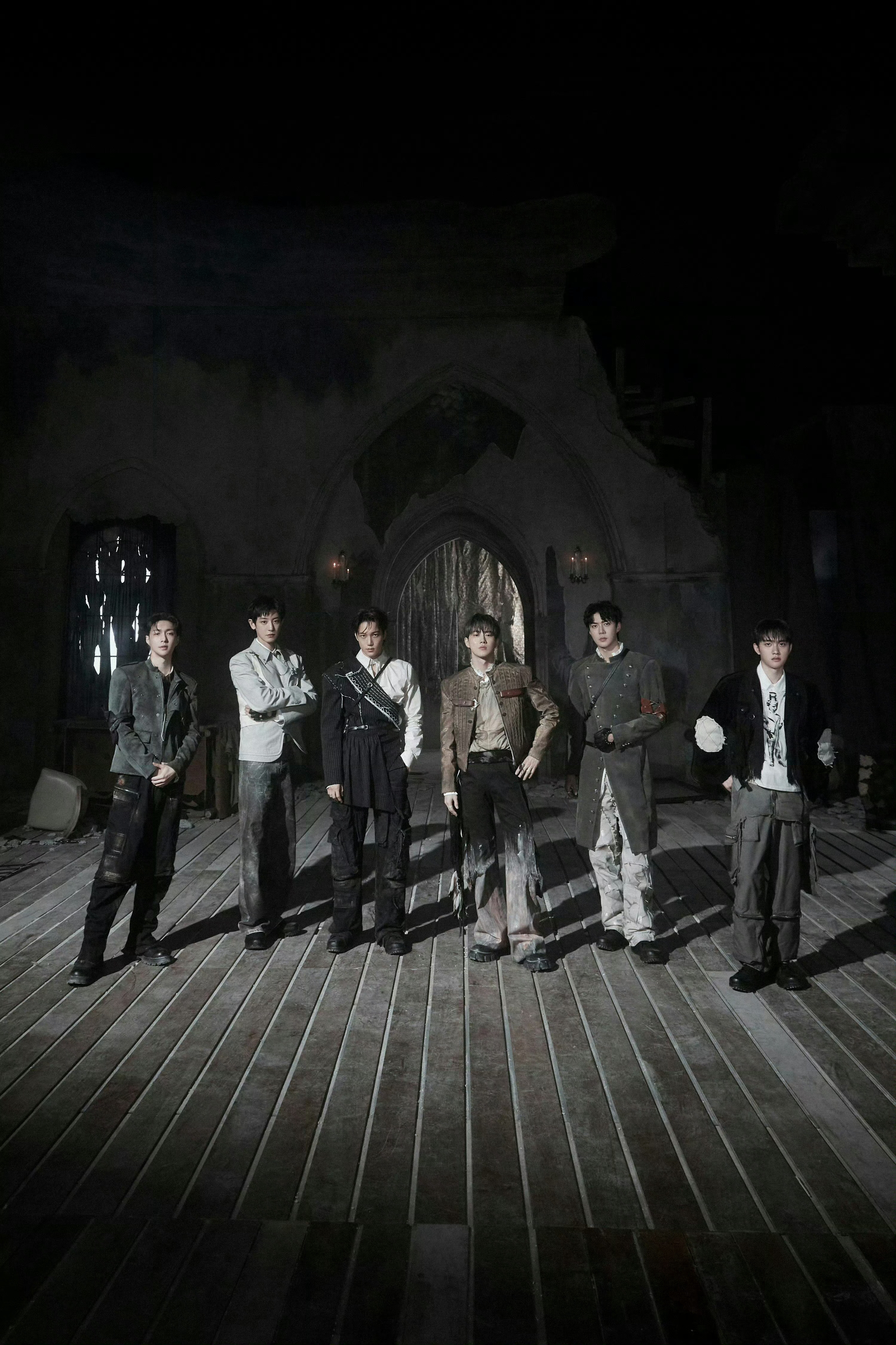 EXO正规八辑《REVERXE》今日正式上线！由SUHO、CHANYEOL、D.