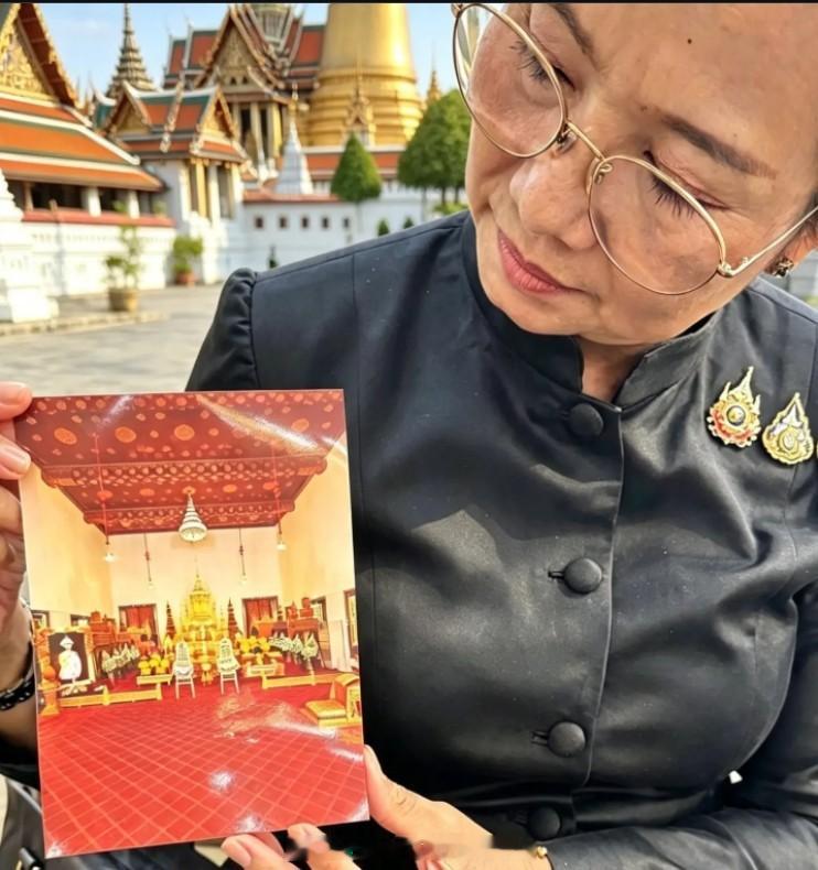 王室王室泰国王室王室旁支 向颂妃姨妈家的亲戚道歉之前说没看到颂妃的表弟妹们去为帕