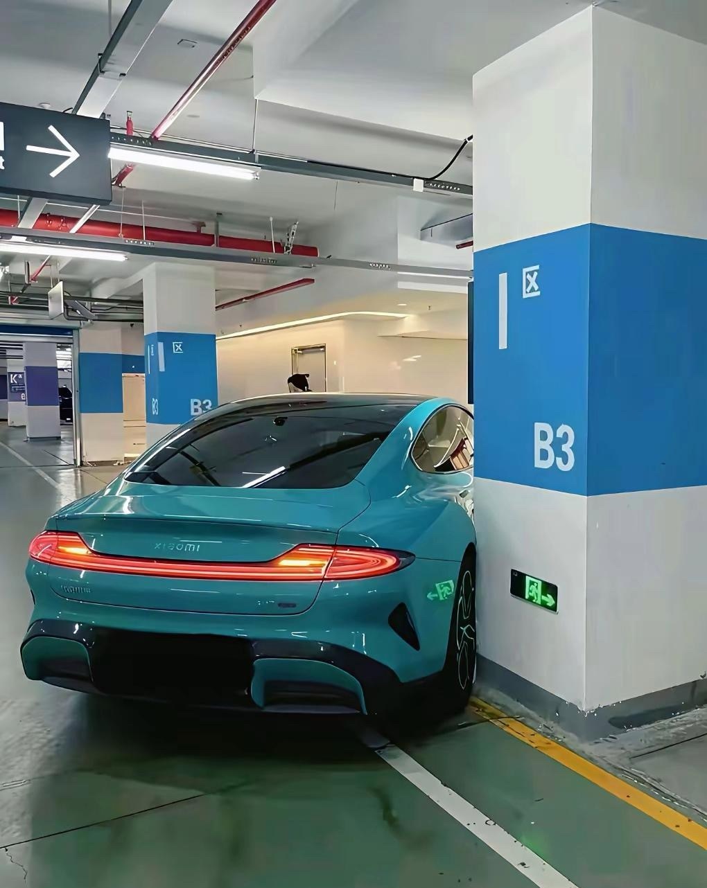 完蛋卡这了，所以现在应该往右走还是往左走啊，这还有成功出去的机会吗？ 