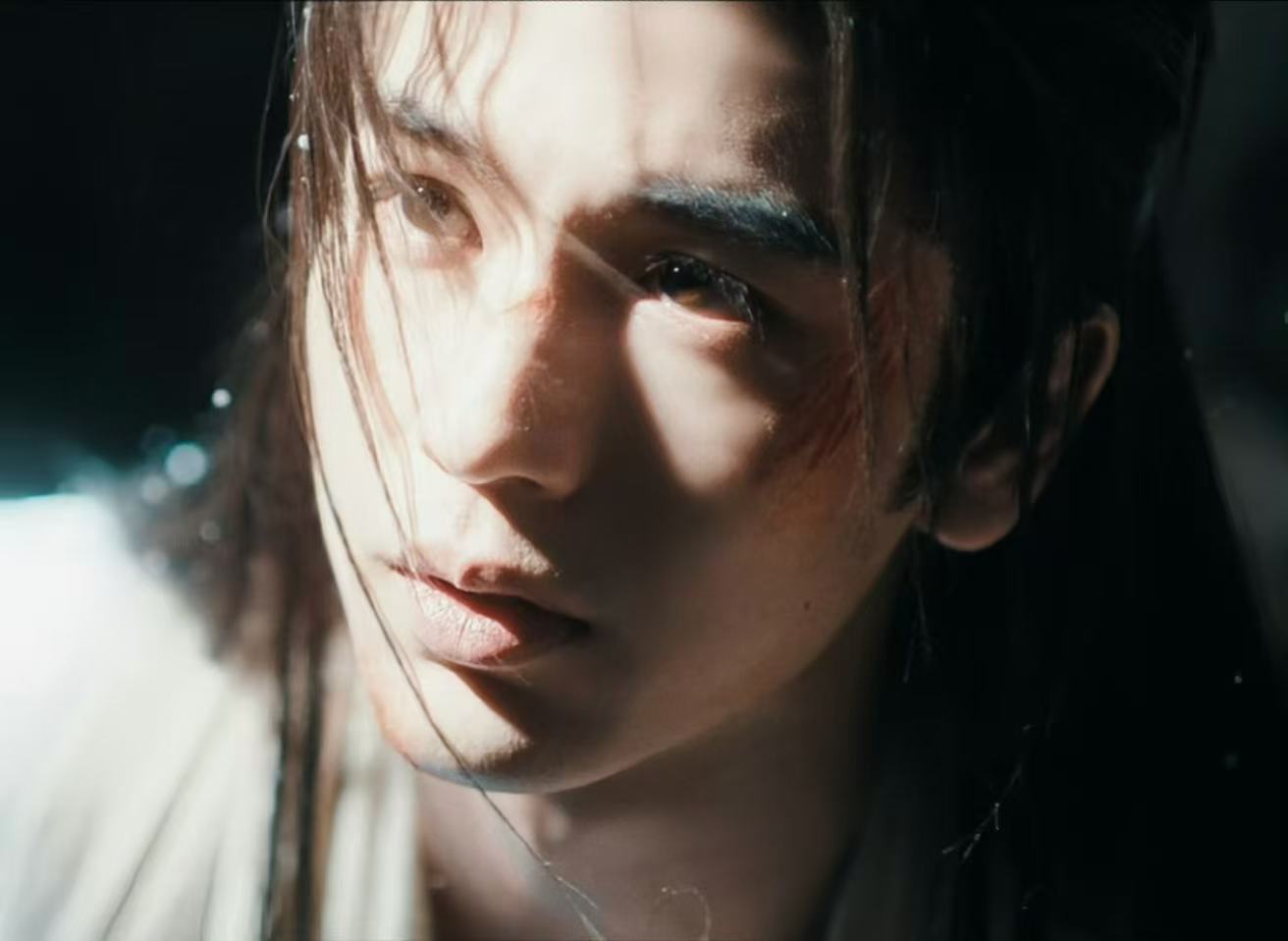 终于有电视剧把张凌赫的帅拍出来了张凌赫还原美貌庆杰真会拍啊 