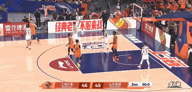 虽然半场山东男篮45：49落后上海男篮，但是不得不说山东男篮打的还是非常可以，尤