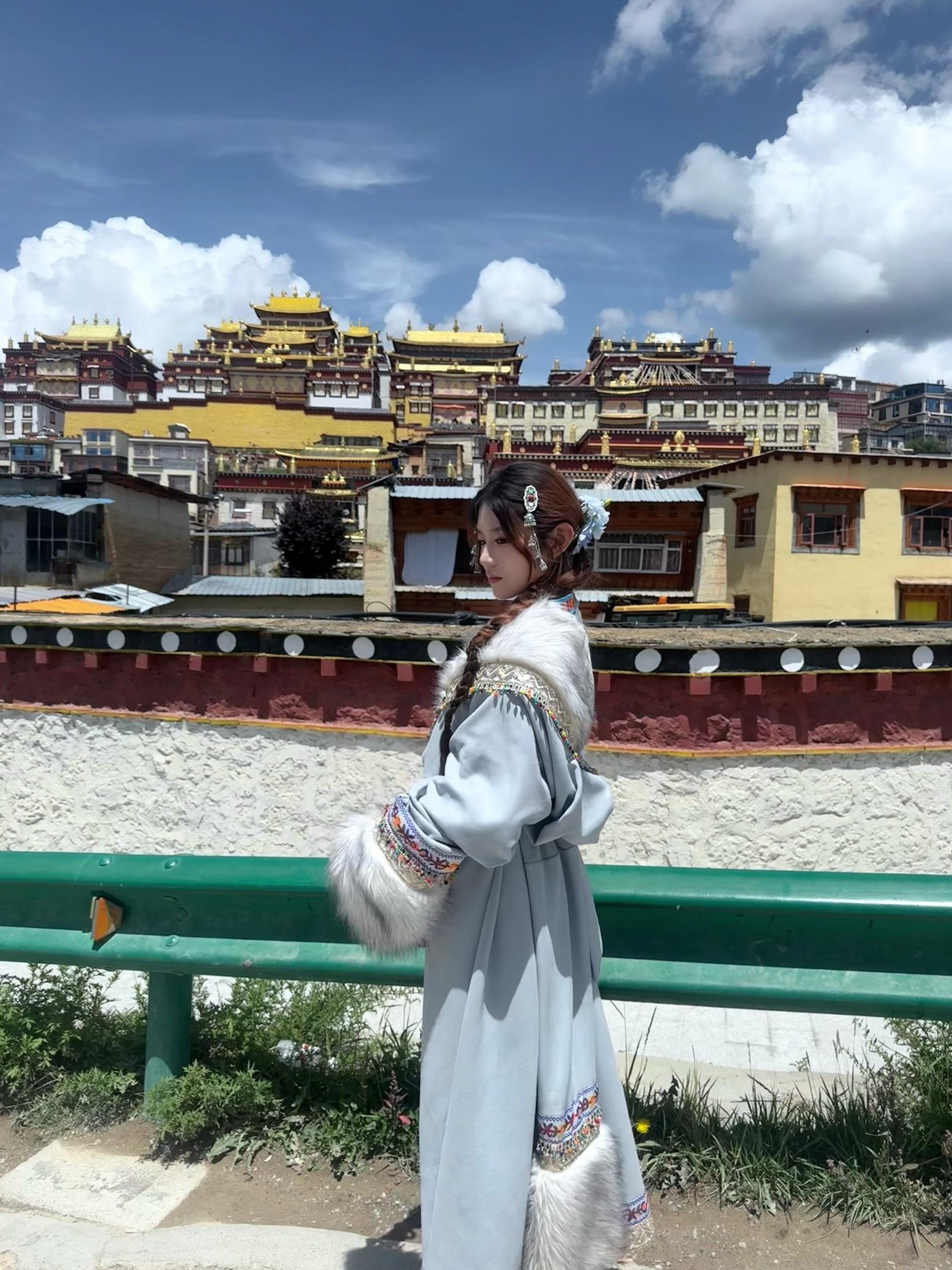 བཀྲ་ཤིས་བདེ་ལེགས་