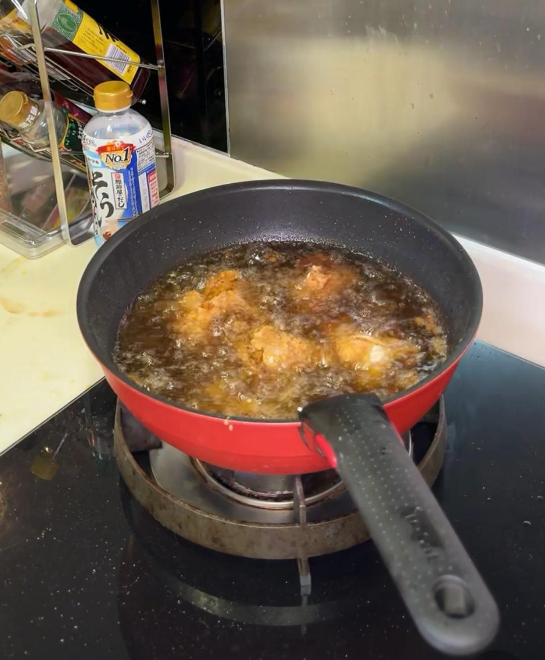 最近正在减脂的我，看着这里：好多的油好多的油好多的油🤣 