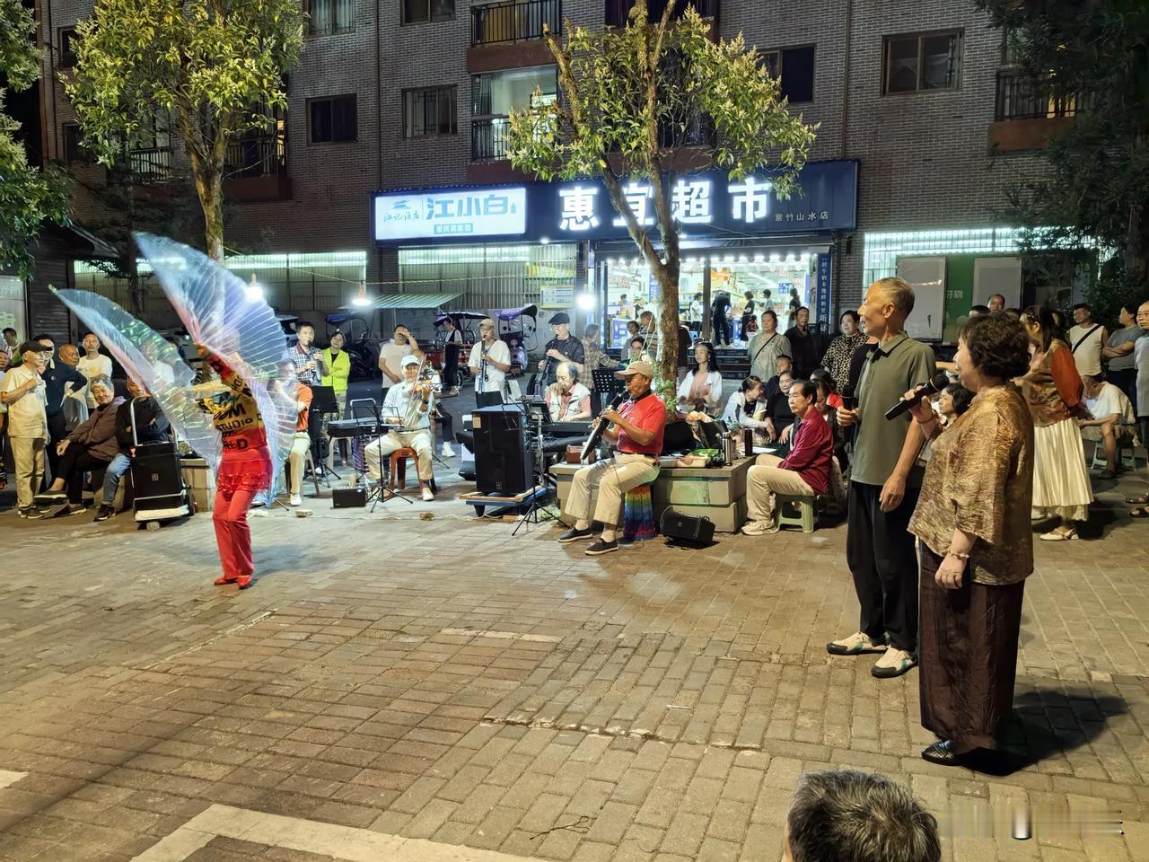 在黄水，夏天是被按了暂停键的

重庆的夏天有多难熬，不用多说。40℃的高温，柏油
