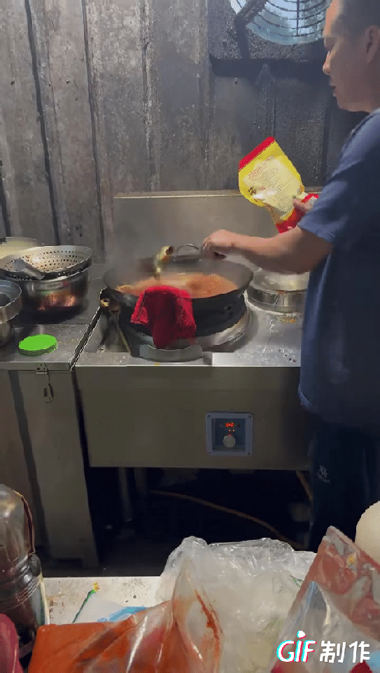 这就是为啥有些饭店的菜好吃的原因，有些饭店生意火爆，原因就是他们的菜味道独特，比