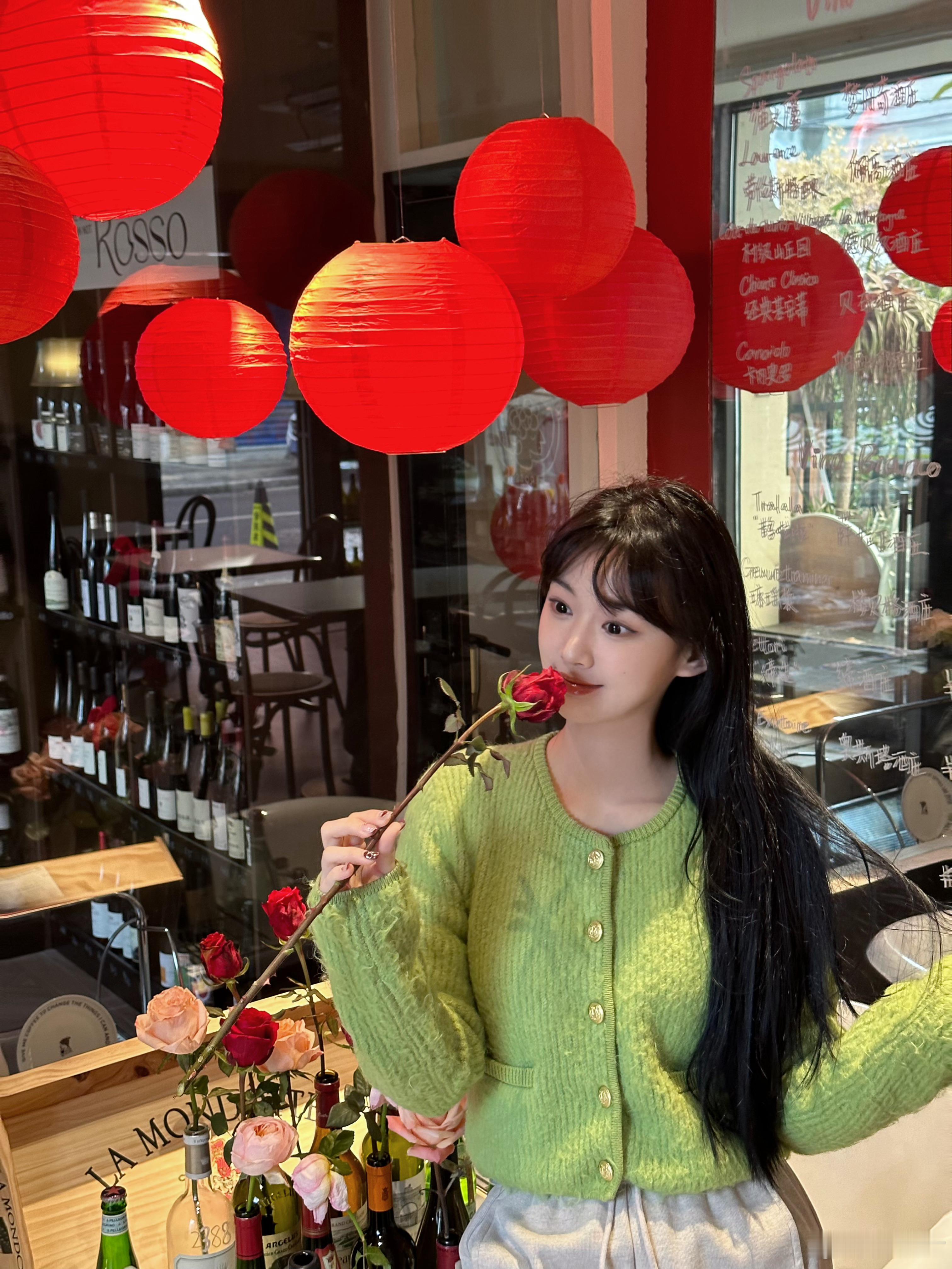 #龙年大吉# 在今天爱你[送花花][送福][挂灯笼] ​​​
