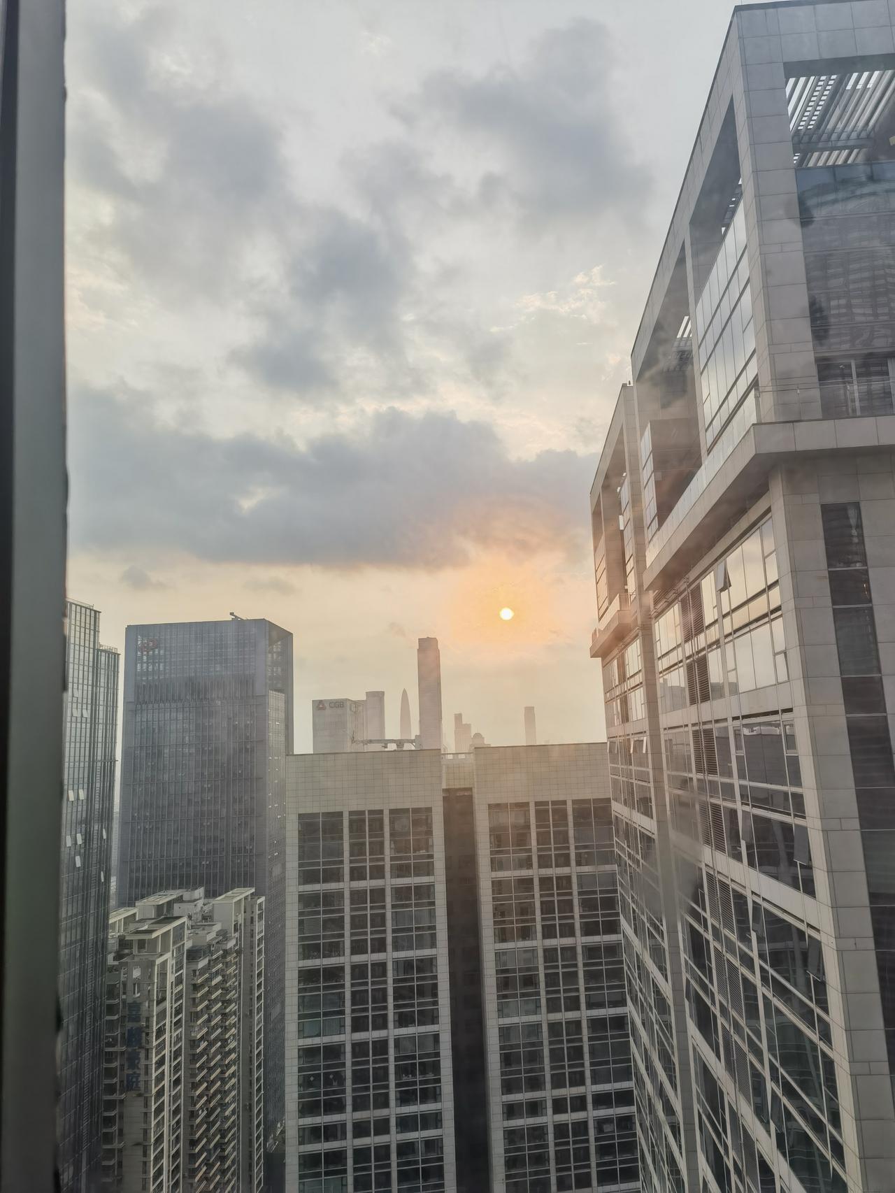 水，
一滴水，微不足道。
一滴水，十滴水，百滴水…，涓涓细流汇合起来就成江河湖海