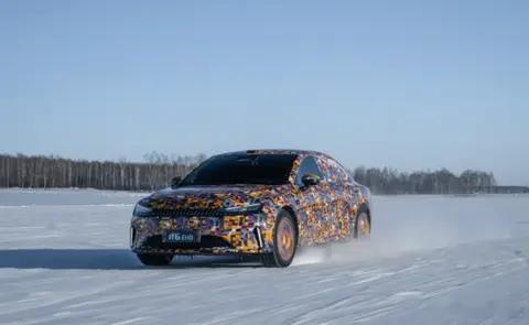 懂车之道讯 近日，懂车之道快讯，smart精灵6 EHD官方测试谍照发布，新车定