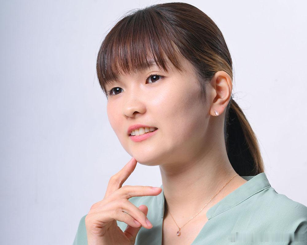 削球和聊天都锋利无比。翩然驰骋世界赛场的桥本帆乃香畅谈心声！6月22日发售的《乒