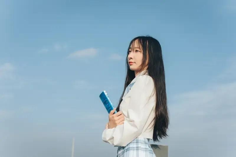 现在美女还是稀缺资源吗？其实美女并不是稀缺资源，月薪过万的才是。100个女性，至