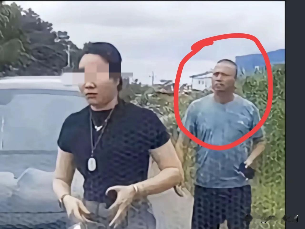 亮证女这事，罪魁祸首是他爸！明明双方是不出五服的亲戚，却活脱脱地整成了陌生人！做