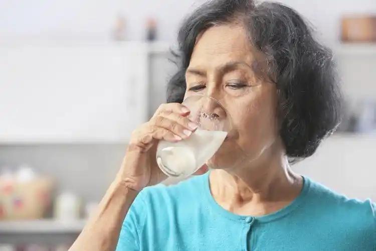 吃他汀不能碰牛奶？医生苦劝：不只是牛奶，3种食物再爱吃也要忌口

 
随着心血管