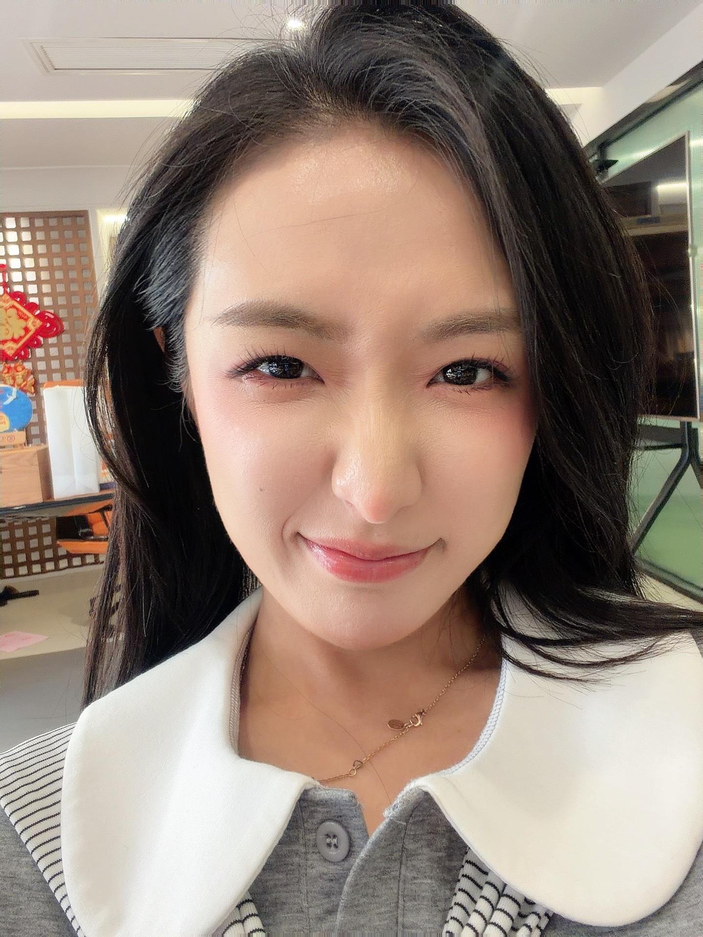 昨天没睡好 感觉今天完全没精神 接下来又要开启出差之旅了 