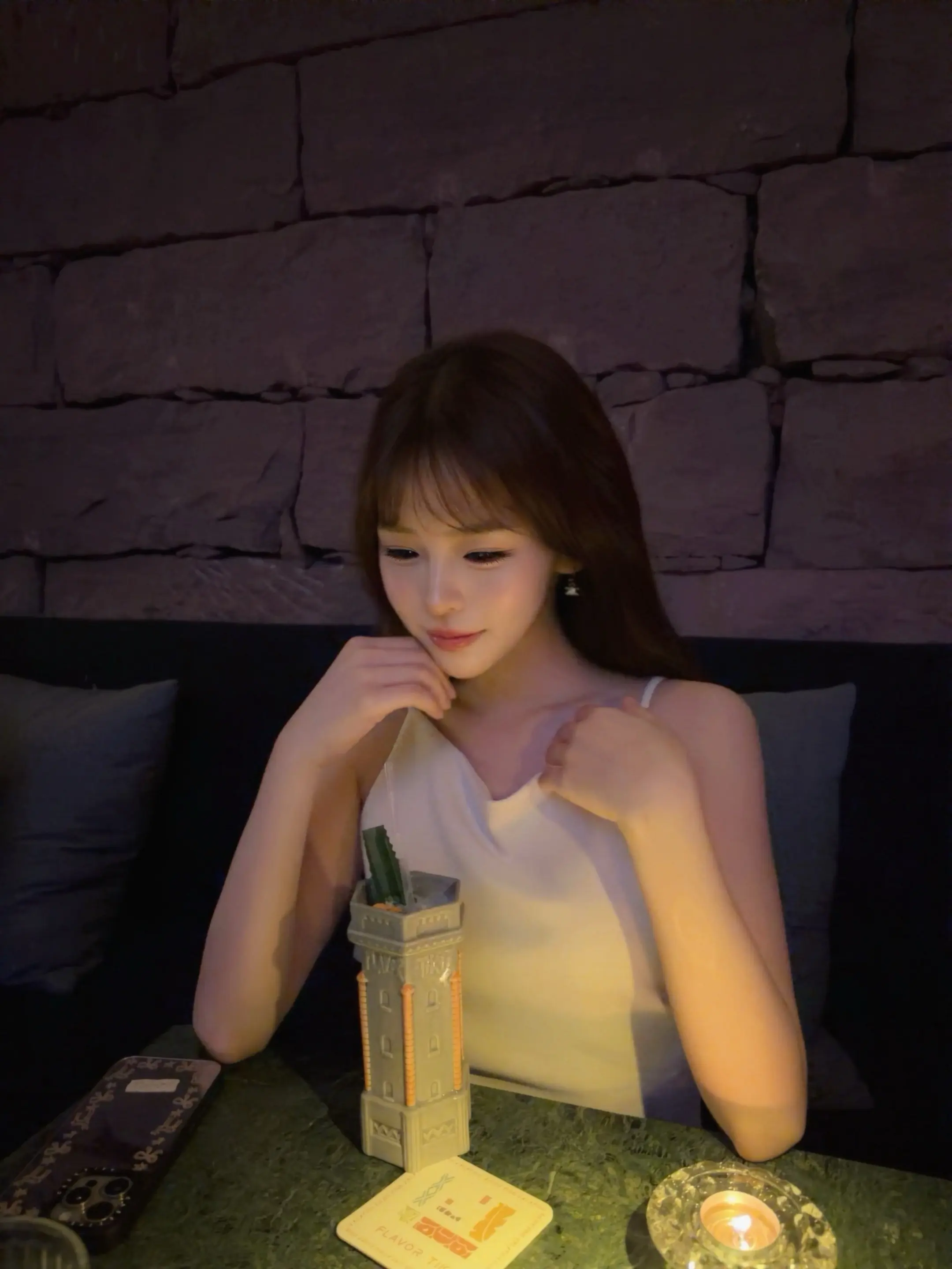 三分清纯三分艳丽三分妩媚一分可爱构成了我这个十分完美的女人