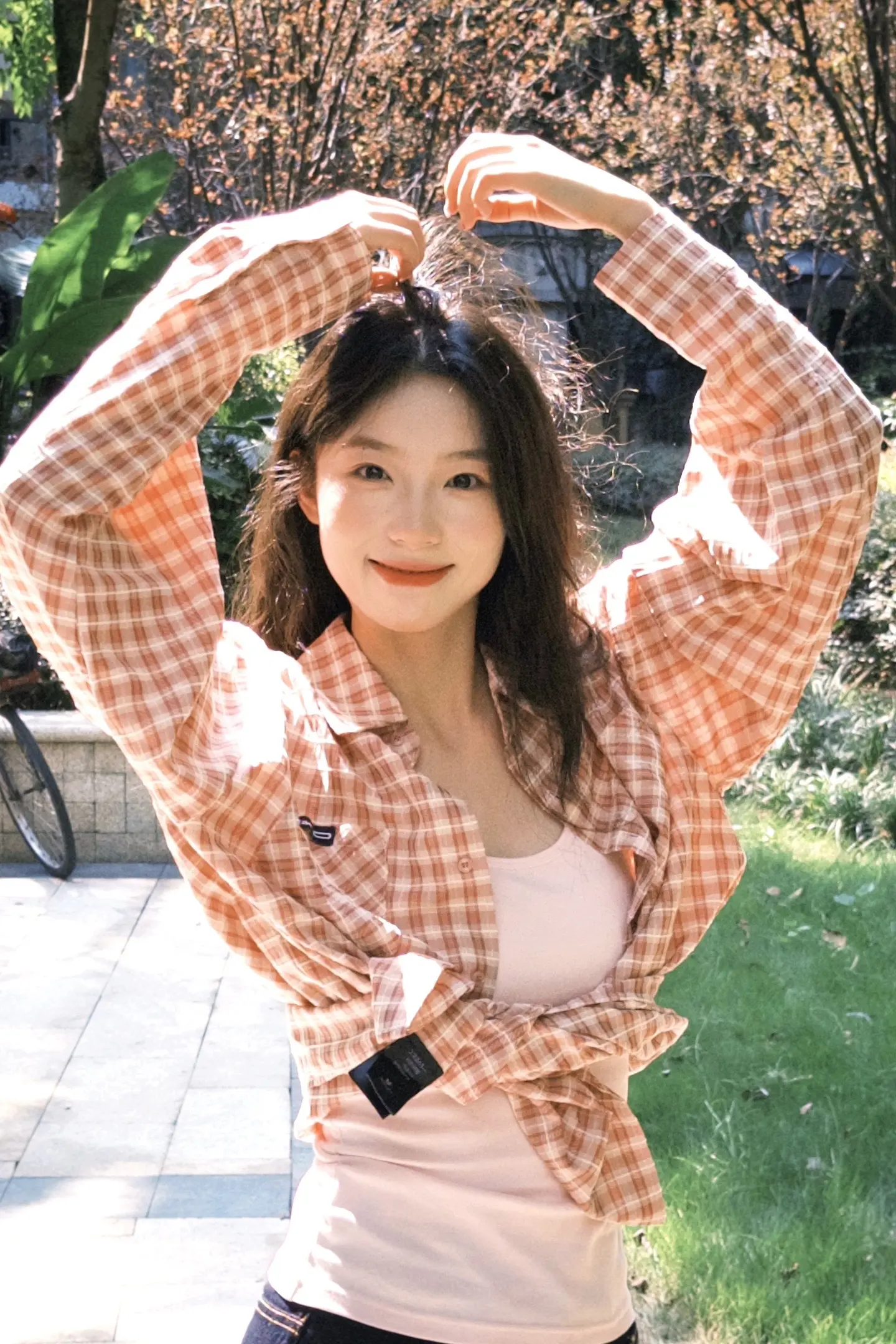 我相信秒秒的瞬间 不相信年年的永远。