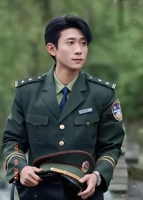 看了新版《重案六组》，
发现一件很有意思的事。
就是张一山不管演什么角色，似乎都