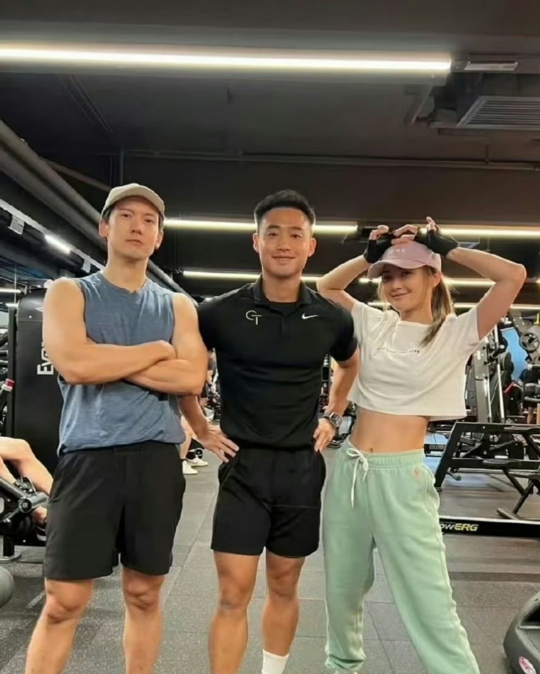 阿Sa官宣恋情蔡卓妍（阿Sa）今日在香港活动中，以一句“删去绯闻两个字”坦然承认