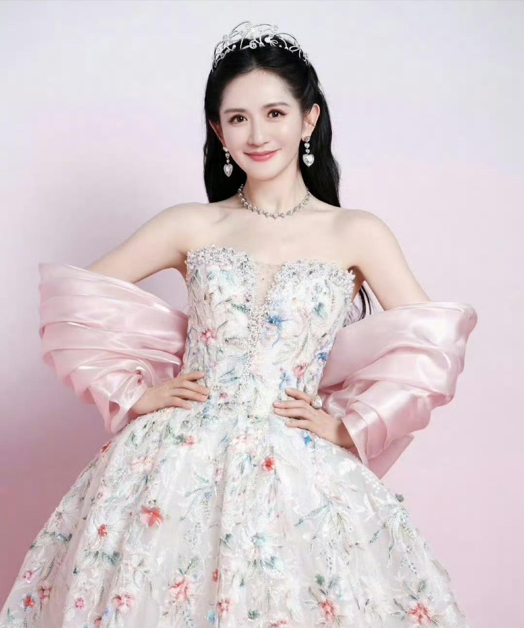 谢娜全新女性访谈节目《娜就聊姐姐》于2026年4月23日中午正式开播首期，这个节