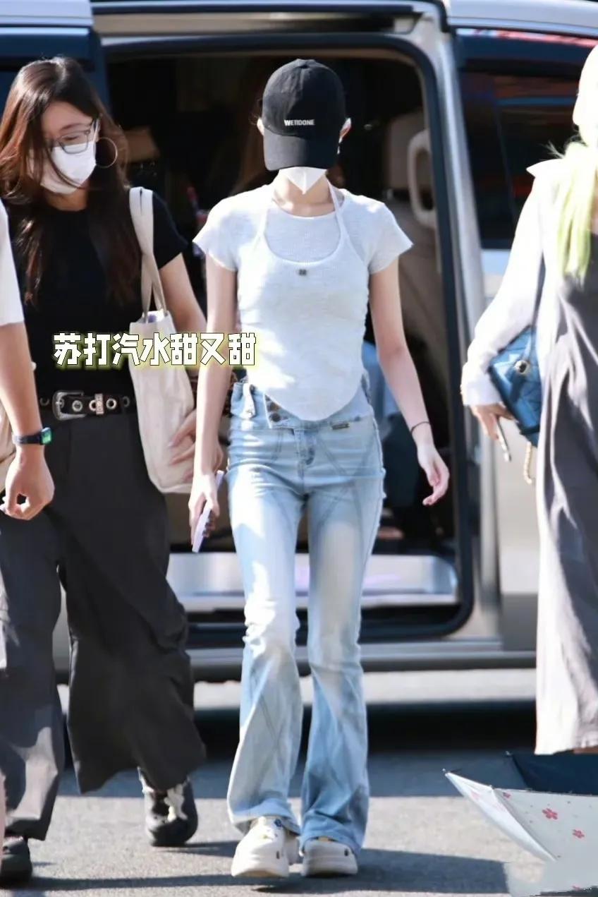 从230万耳环到零首饰！黄杨钿甜风波后首现身，粉丝一句“宝宝”暖哭了！
谁说跌落