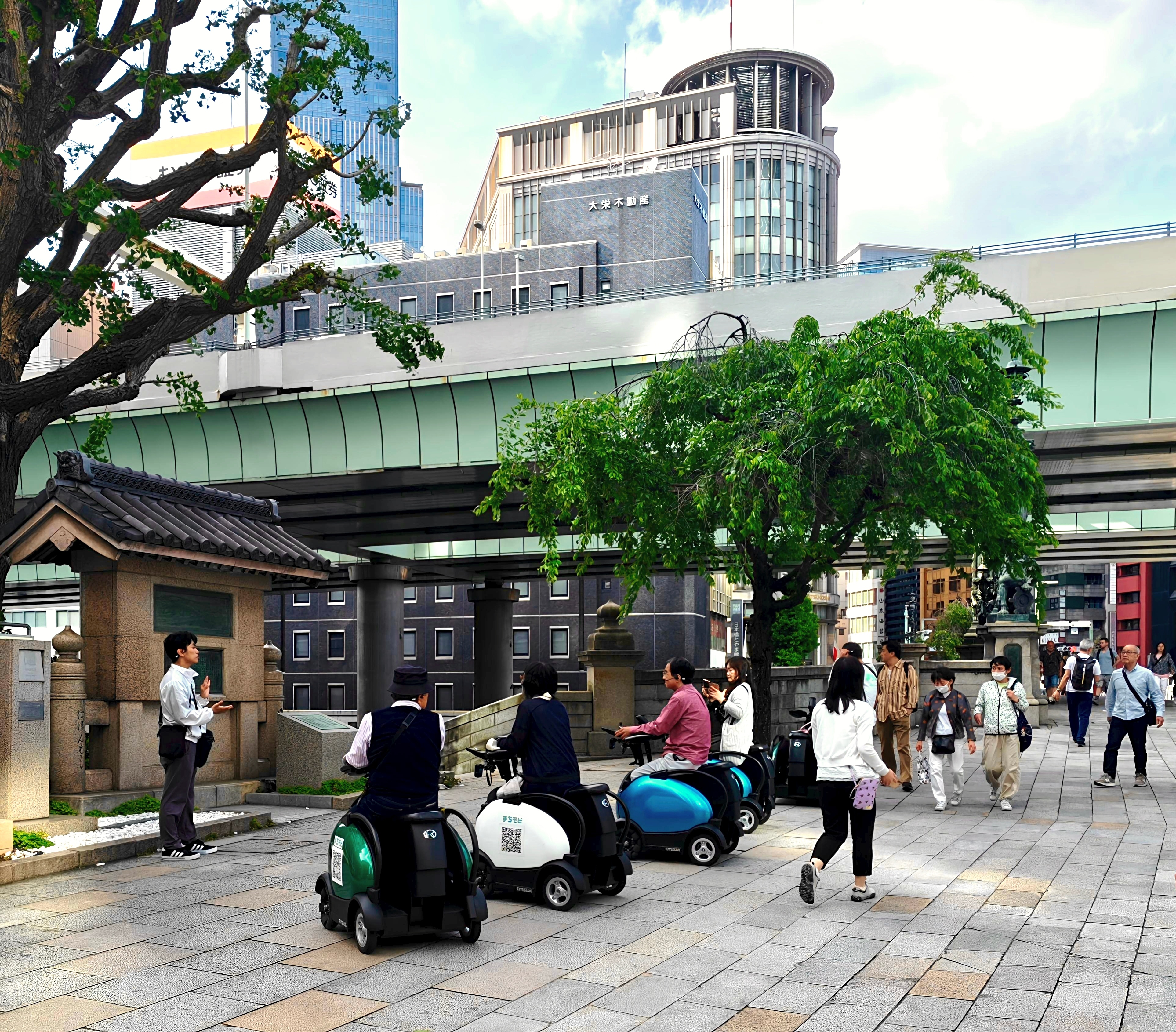 这就是东京老年人的 City Walk 。[嘻嘻]说实话今天论搞不靠谱的产品而言