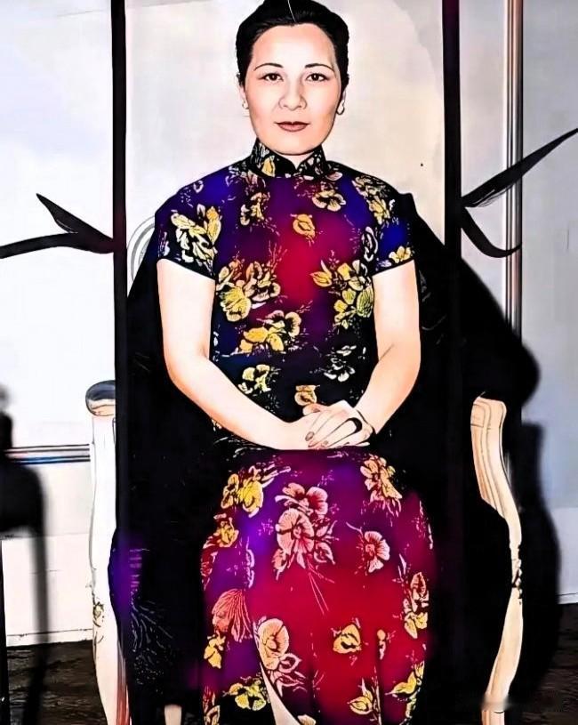 1946年宋美龄在南京拍的照片，不是演员的演的，容貌细节一目了然 ​。老照片 老