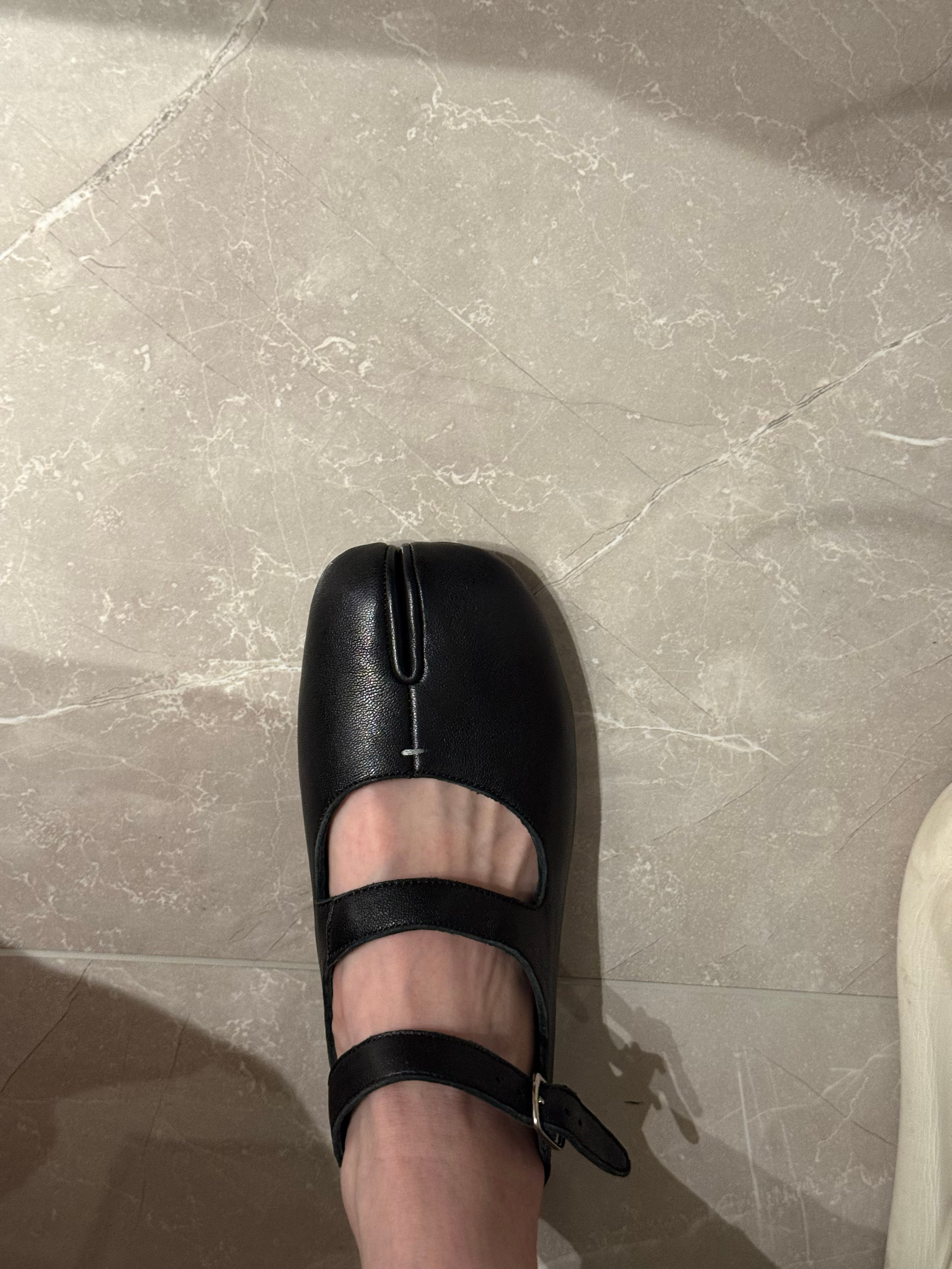 我不行了 这个双绑带马吉拉天天勾引我 终于穿到我脚上了 喜欢死我了