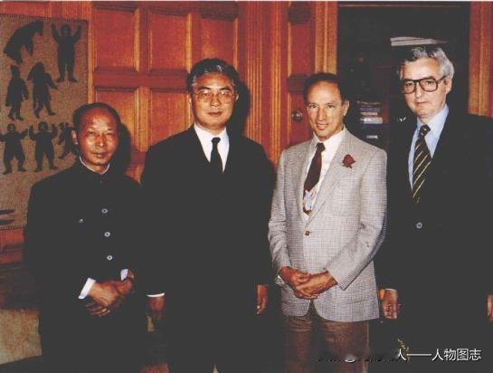 1980年6月16日，荣毅仁(左二)访问加拿大，同加拿大总理皮埃尔·特鲁多合影。