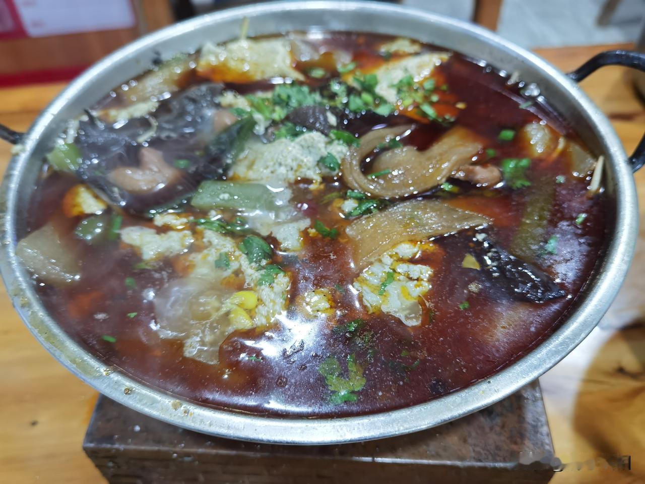 一个人吃完就后悔了，30元的豆腐肥肠，不是钱的问题，是吃了有点不舒服。有时候吃得