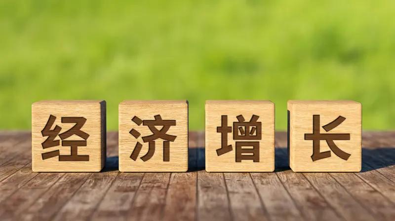 上半年经济增长对就业影响显著。国家统计局数据表明，上半年全国城镇调查失业率均值为