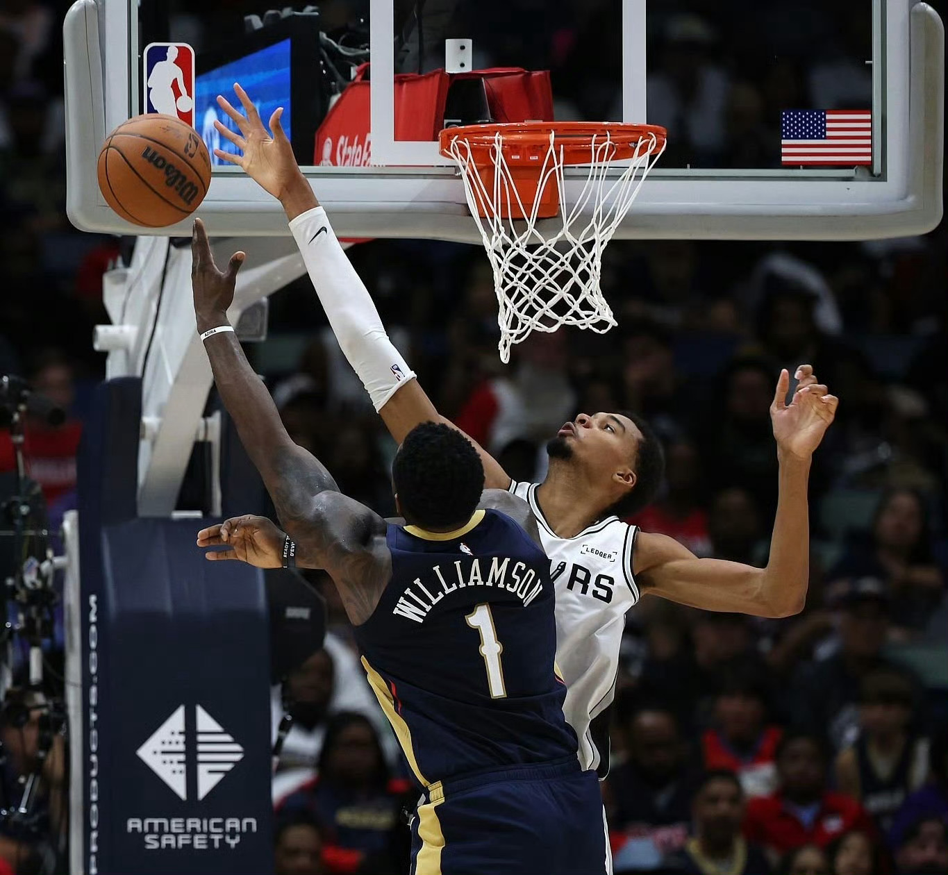 记者Don Harris:“NBA官方对文班亚马昨天对阵鹈鹕的9次盖帽进行复核，