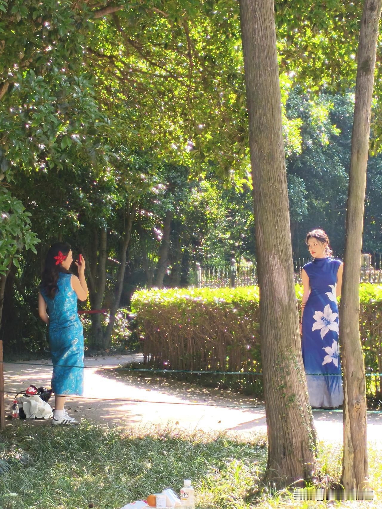 南京拍照打卡地推荐中山陵音乐台入口处打卡拍照📸挺好的。以前我也是很喜欢穿长裙?
